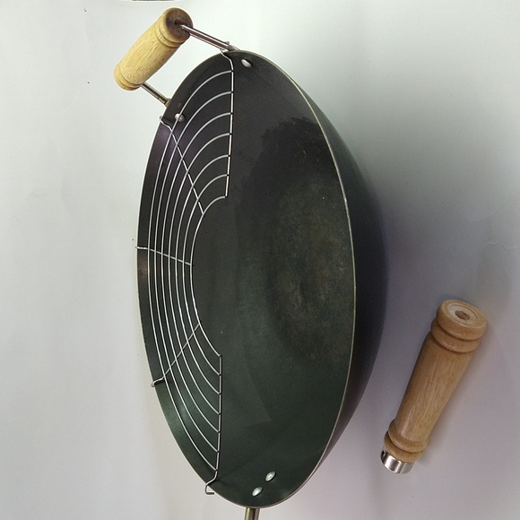 Metal Wok - Picture 1 of 3